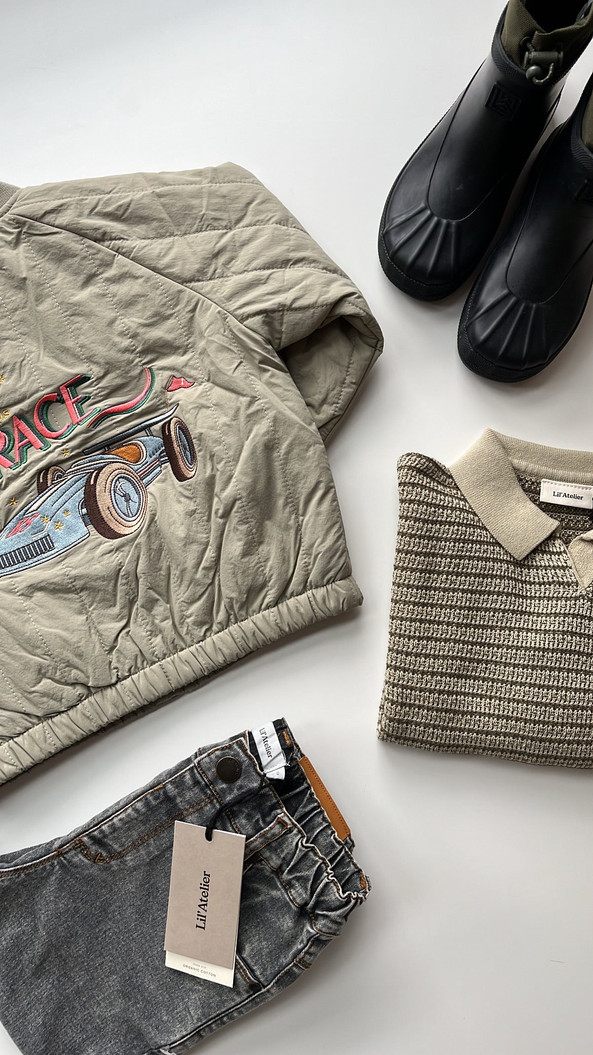 Konges Slöjd - Bomber Jacke mit Rennauto 'JUNO SEQUIN BOMBER JACKET - LAUREL OAK'