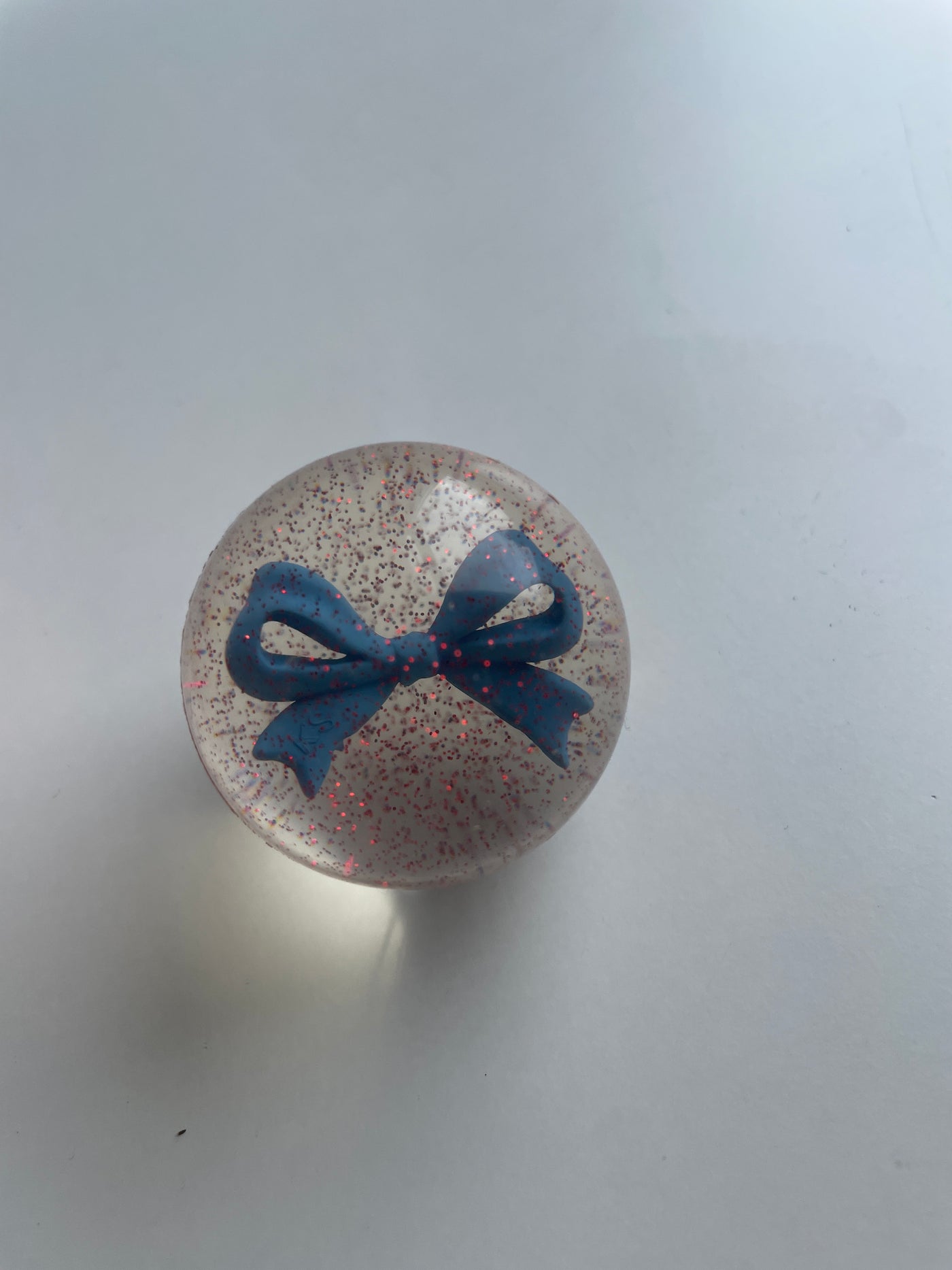 Konges Slojd - Flummi Ball mit Schleife 'BOUNCHING BALL DISPLAY -  BOW'