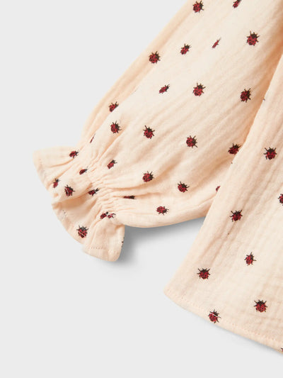 Lil Atelier - Musselin shirt mit Marienkäfer 'NMFLILIA LS LOOSE SHIRT LIL - Silver Peony'