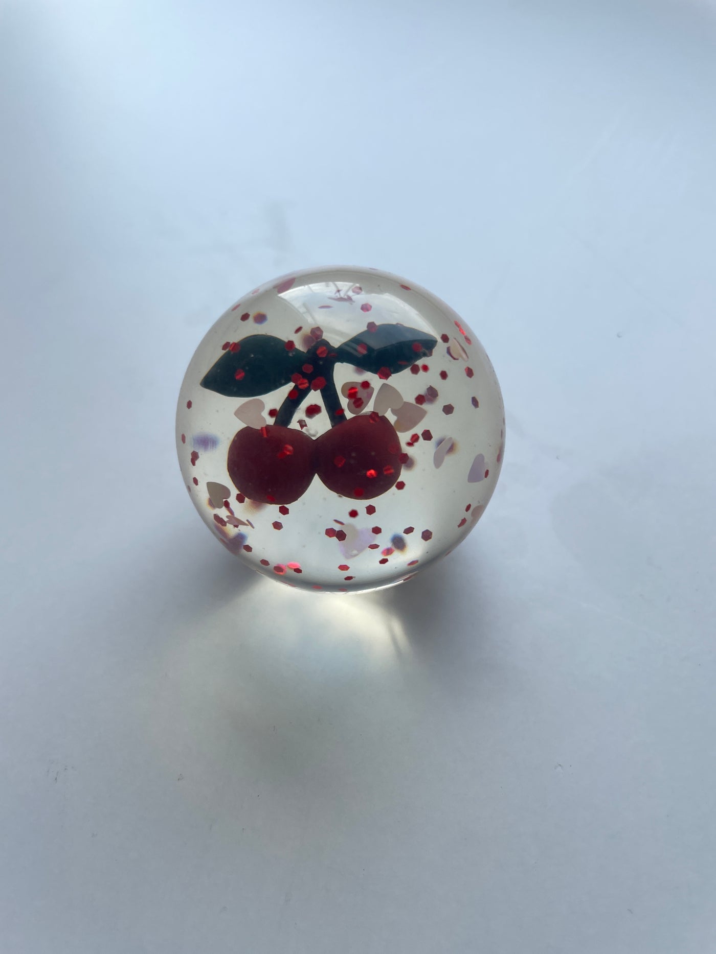 Konges Slojd - Flummi Ball mit Kirsche 'BOUNCHING BALL DISPLAY -  CHERRY'