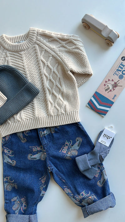 Konges Slojd - Jeans mit Rennautos 'MAGOT PANTS GOTS - Race Denim'