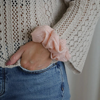 Lulue -  Haarband mit Muster ’PERNILLE SCRUNCHIE - PALE PINK‘
