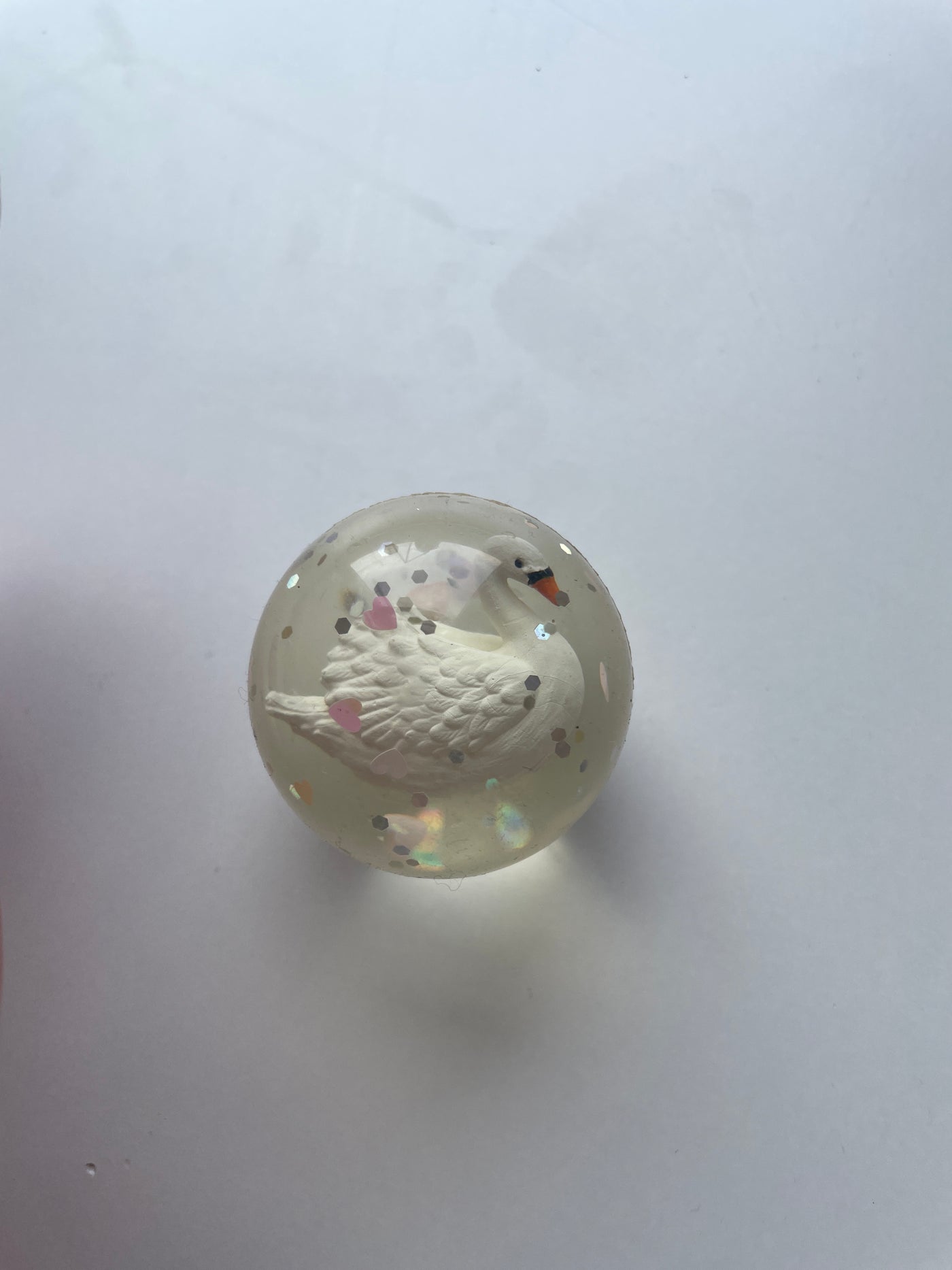 Konges Slojd - Flummi Ball mit Schwan 'BOUNCHING BALL DISPLAY -  SWAN'
