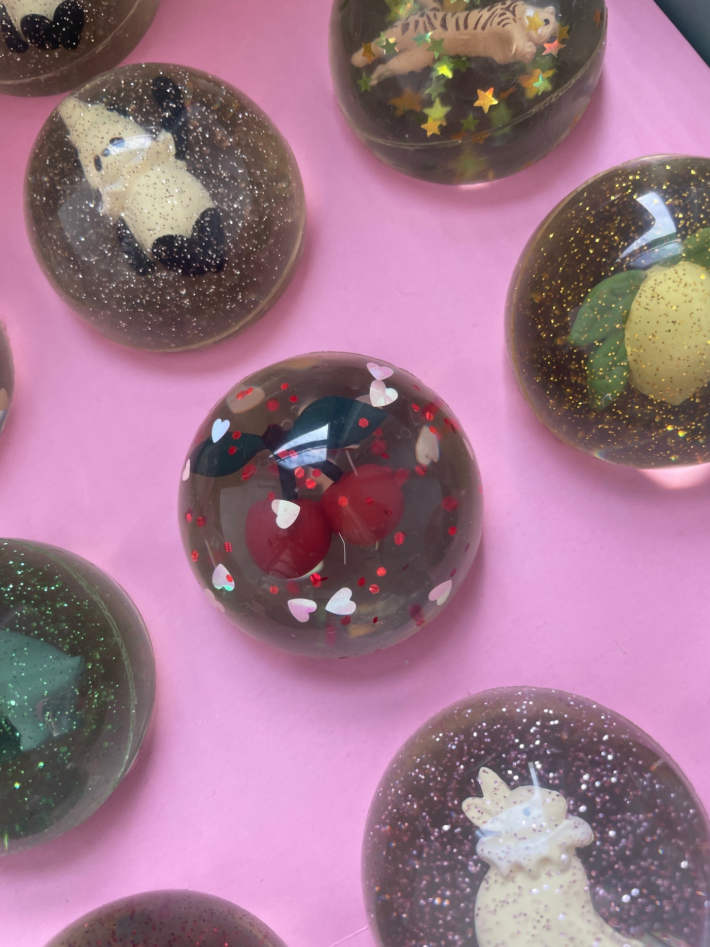 Konges Slojd - Flummi Ball mit Kirsche 'BOUNCHING BALL DISPLAY -  CHERRY'