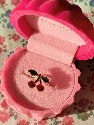 Konges Slojd - Ring mit Kirsche 'Kleine Ringschachtel - cherry'