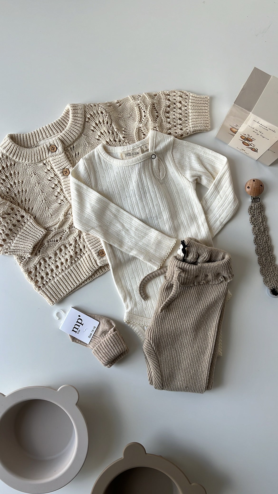 Lil Atelier - Cardigan 'NBFLALE LS KNIT CARD LIL - Bleached Sand'