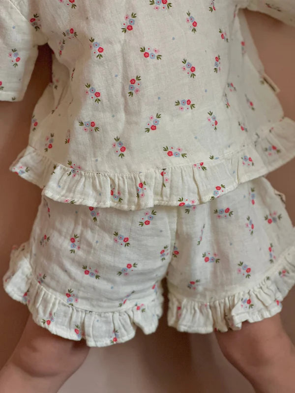 Okker-Gokker - Shorts mit Blumen 'MUSLIN AOP BLUE FLORAL SS SHORTS - BLUE FLORAL'