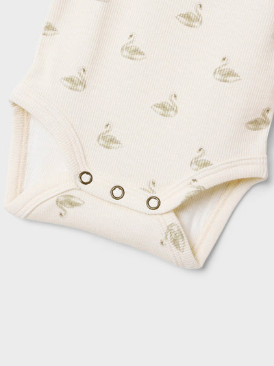 Lil Atelier - Langarm Body mit Schwänen 'NBFGAVO EKO LS SLIM BODY LIL NOOS - Pastel Parchment/SWAN'