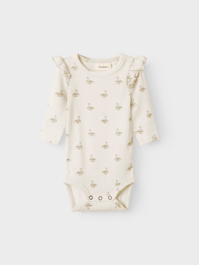 Lil Atelier - Langarm Body mit Schwänen 'NBFGAVO EKO LS SLIM BODY LIL NOOS - Pastel Parchment/SWAN'