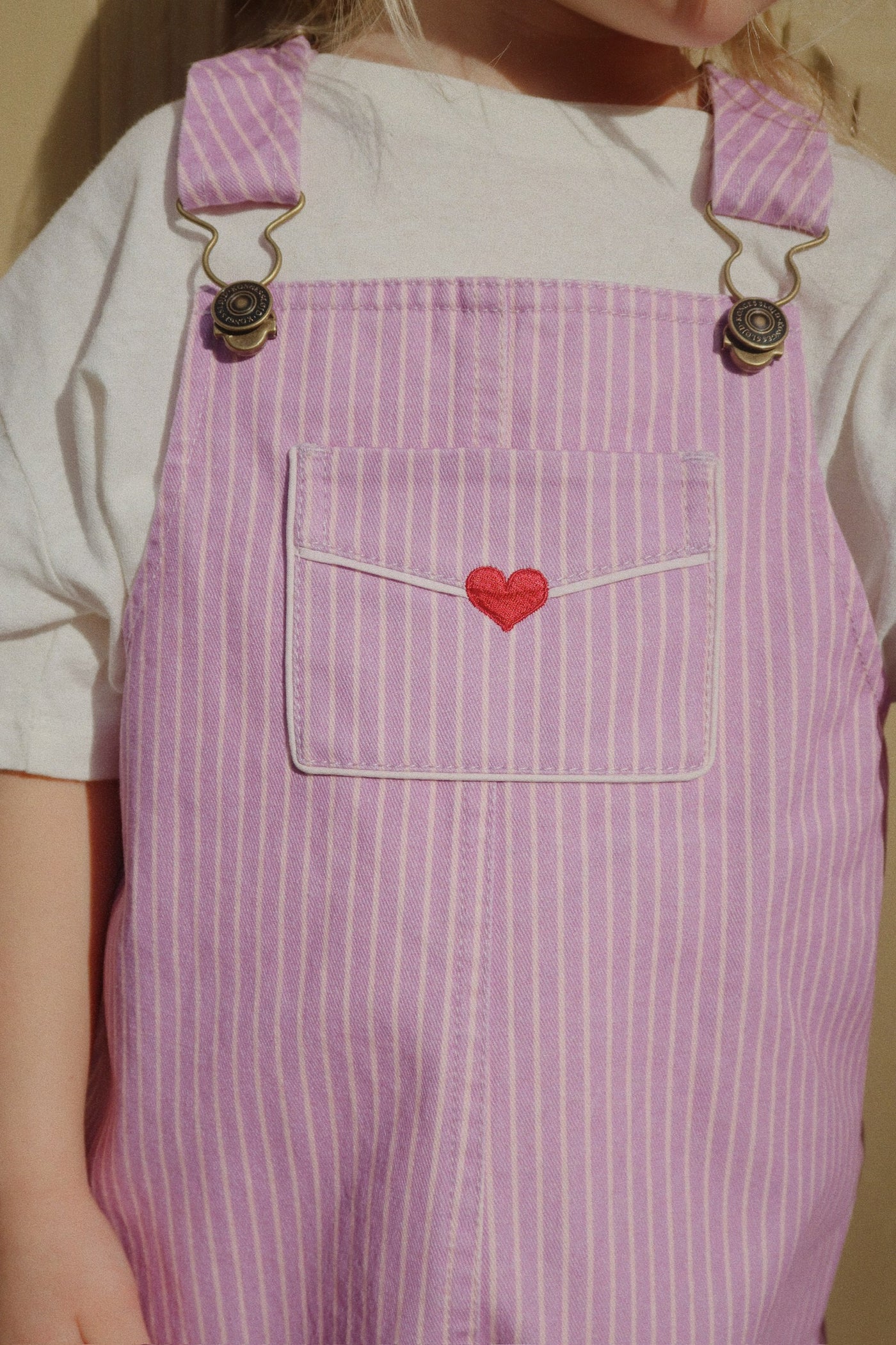 Konges Slojd - Latzhose mit Streifen 'RHW X KS LETTRE OVERALLS GOT - STRIPE LUPINO'