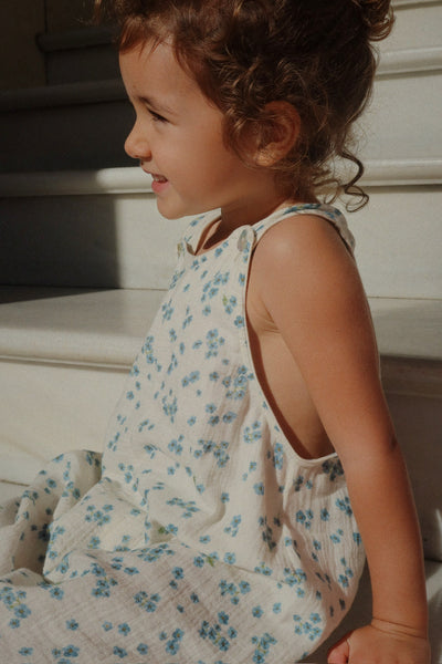Konges Slojd - Latzhose mit Vergissmeinnicht 'RHW x KS MIOBLU OVERALLS GOTS - FORGET ME NOT'