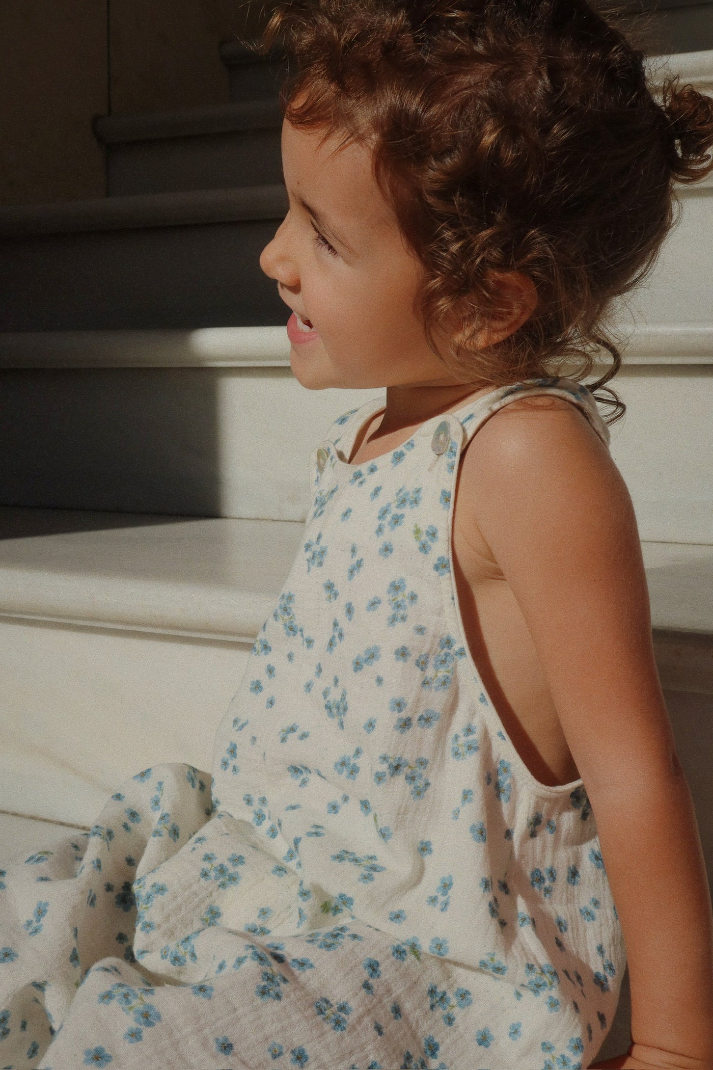 Konges Slojd - Latzhose mit Vergissmeinnicht 'RHW x KS MIOBLU OVERALLS GOTS - FORGET ME NOT'
