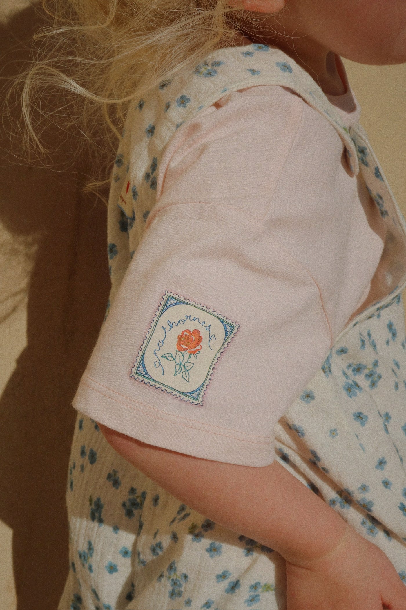 Konges Slojd - T-shirt Bella 'RHW X KS LETTRE TEE OCS - CHALK PINK'