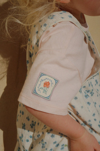 Konges Slojd - T-shirt Bella 'RHW X KS LETTRE TEE OCS - CHALK PINK'