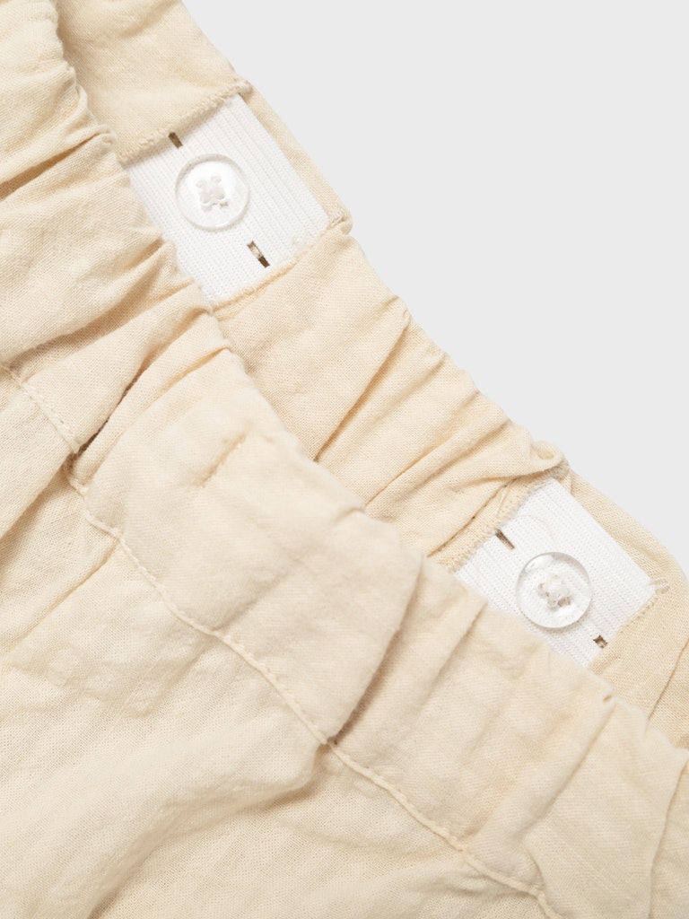 Lil Atelier - Kurze Hose 'NMMHOMAN LOOSE SHORTS LIL - Bleached Sand'