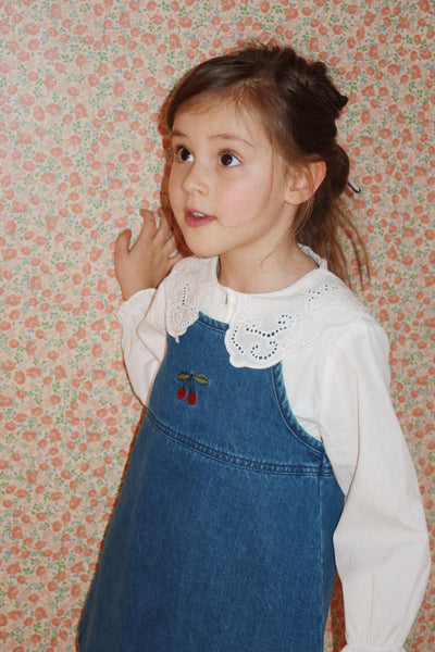 Konges Slojd - Kleid mit Kirsche 'MAGOT STRAP DRESS GOTS - DENIM BLUE'