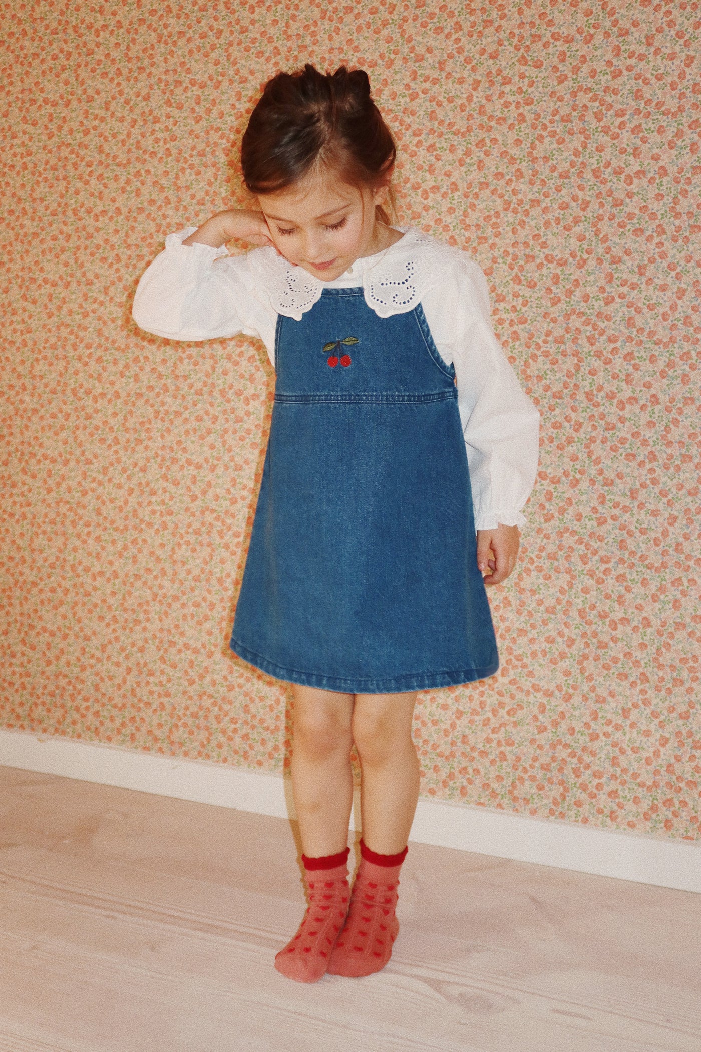 Konges Slojd - Kleid mit Kirsche 'MAGOT STRAP DRESS GOTS - DENIM BLUE'