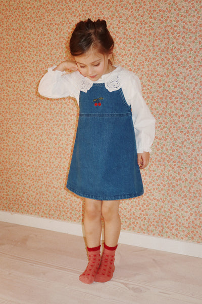 Konges Slojd - Kleid mit Kirsche 'MAGOT STRAP DRESS GOTS - DENIM BLUE'