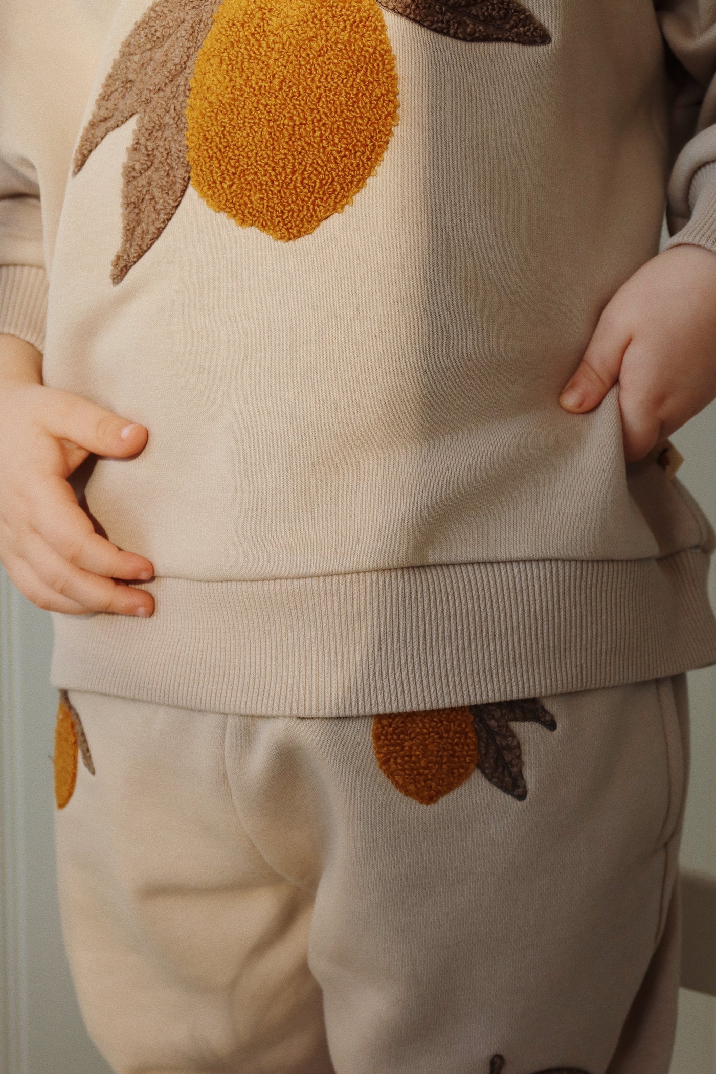 Konges Slojd - Sweatshirt mit Zitronen 'LOU TERRY SWEAT SHIRT OCS - OXFORD TAN'