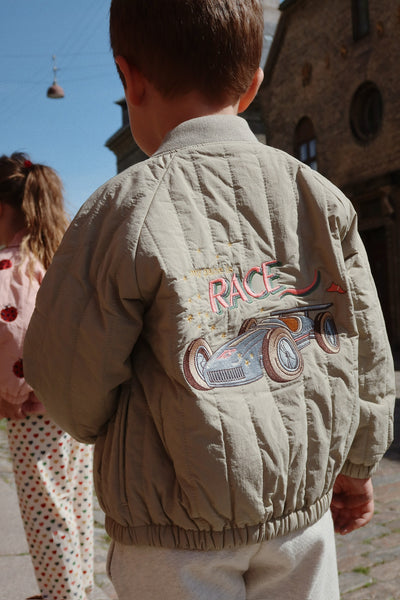 Konges Slöjd - Bomber Jacke mit Rennauto 'JUNO SEQUIN BOMBER JACKET - LAUREL OAK'