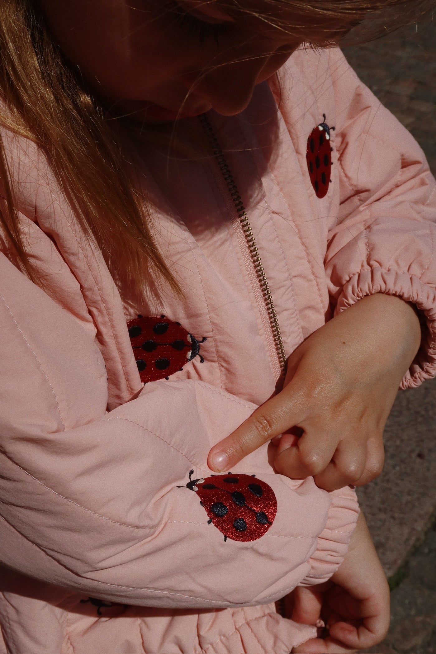 Konges Slöjd - Bomber Jacke mit Marienkäfer 'JUNO SEQUIN BOMBER JACKET - MELLOW ROSE'