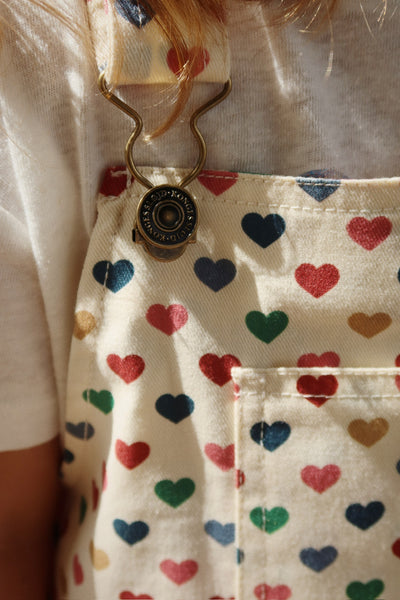 Konges Slojd - Kleid mit Herzen 'FRANKIE OVERALL DRESS GOTS - COEUR COLORÉ'