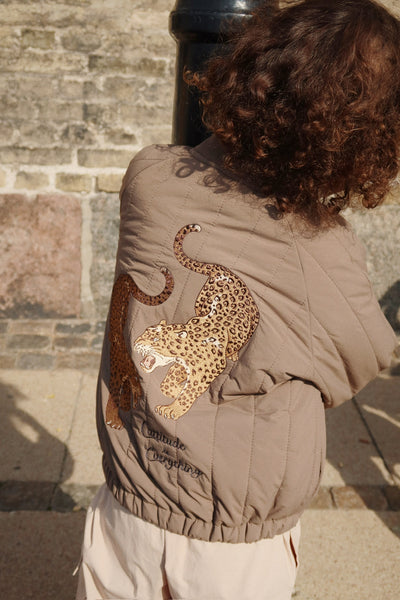 Konges Slöjd - Bomber Jacke mit Leoparden 'JUNO BOMBER JACKET - WALNUT'