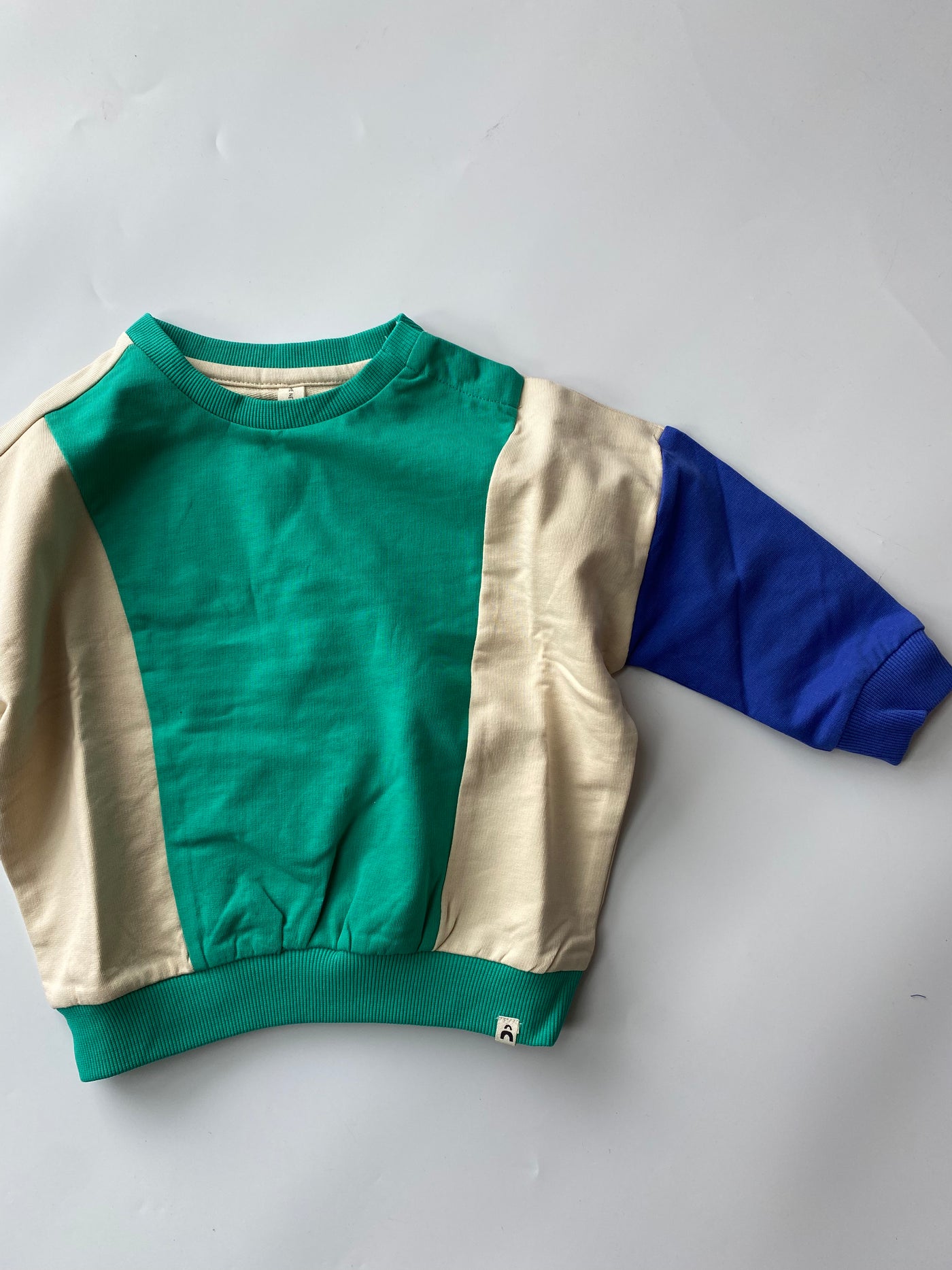 The New Chapter - Sweatshirt 'Colorblock crewneck sweater - Leaf Green'